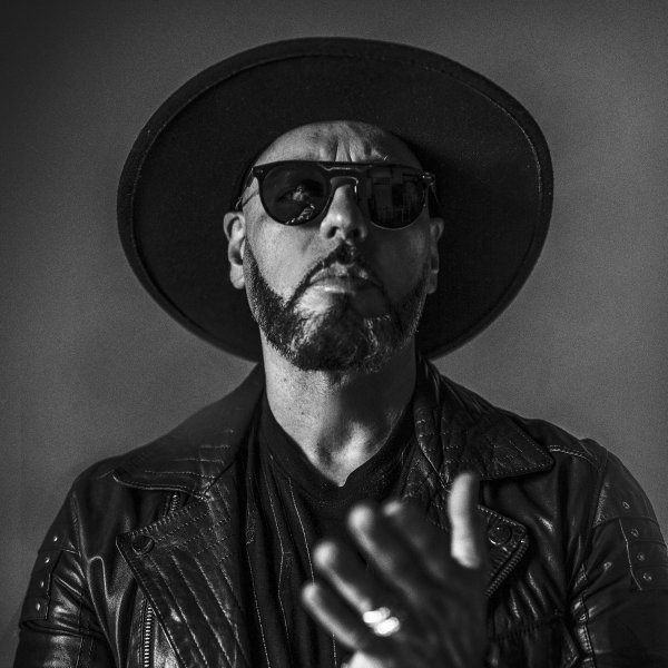 Roger Sanchez Movin’ Chart