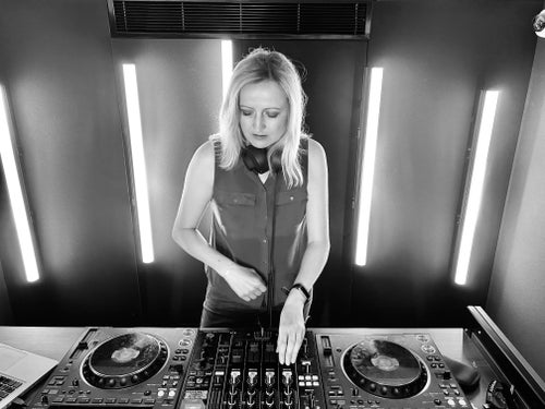 Laydee V – Summertime Chart