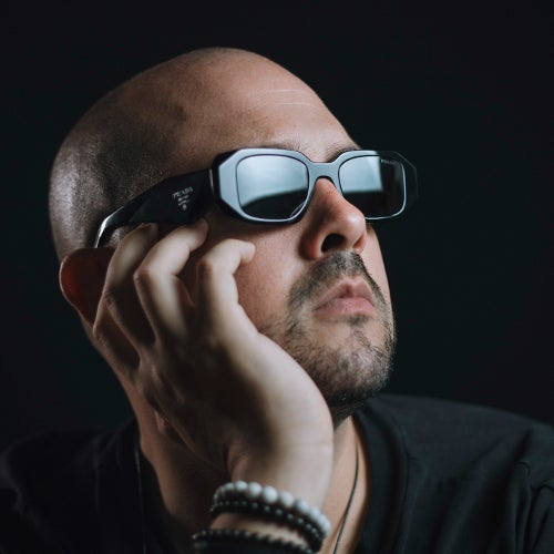 Victor Ruiz – This Is Not A Chart