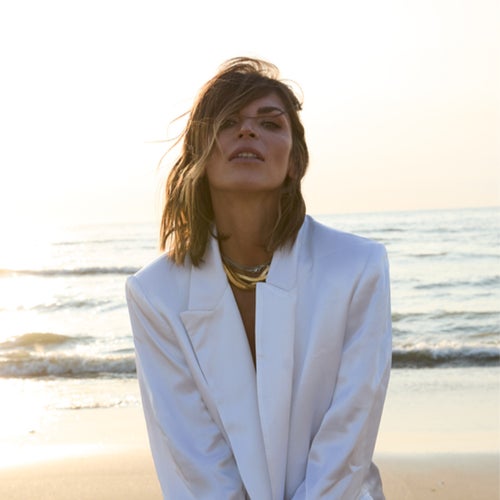 Lola Palmer – Winters Beach Escape Chart