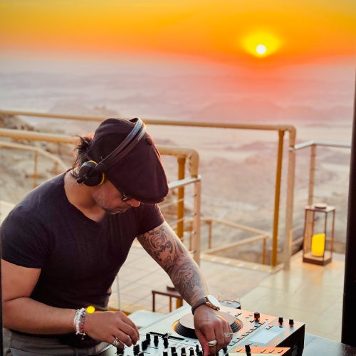 Aneesh Gera ‘Sunsets On JUPITER’ chart